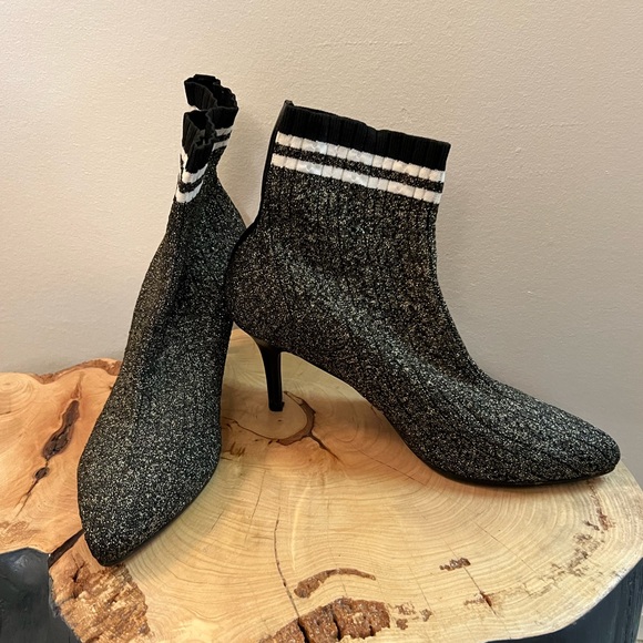 STUART WEITZMAN Waverly Sock Booties Black and Gold Glitter w/Stripe Top sz. 9.5 - Picture 3 of 8